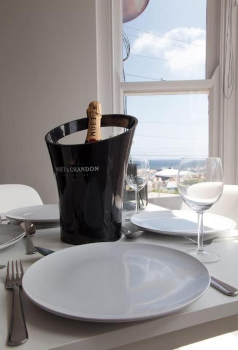 Stunning 2 Bed Apartment With Sea Views, Penzance Exteriér fotografie